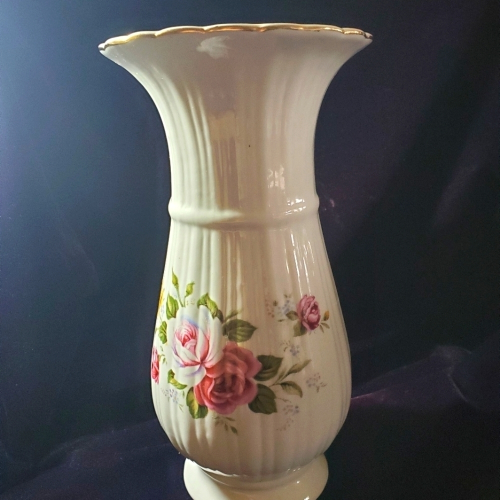 Porcelain Vase - Picture 11 of 12